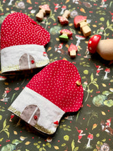 Load image into Gallery viewer, Toadstool House