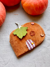 Load image into Gallery viewer, Pumpkin House Making Kit