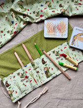 Load image into Gallery viewer, Free English/Deutsch PDF Pencil Case Organizer - free download