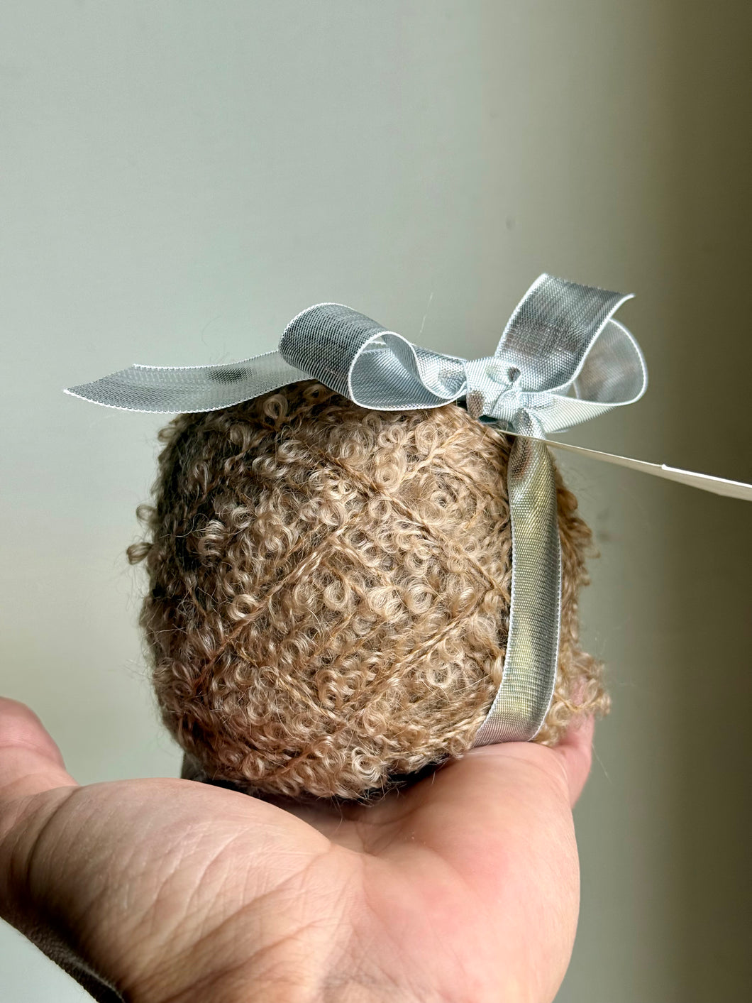 Doll hair of finest bouclé