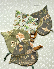 Load image into Gallery viewer, PDF Pattern - Foldable Leaf Blanket
